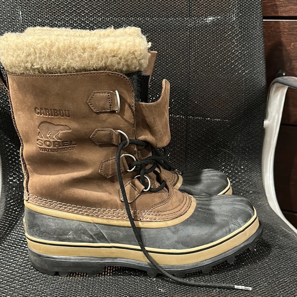 Vintage Sorel Caribou Brown and Black Boots - Picture 7 of 10